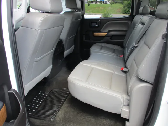 2017 Chevrolet Silverado 3500HD LT photo 4
