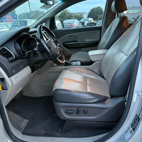 2017 Kia Sedona LX - Photo 14