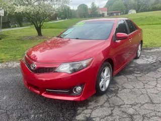 2012 Toyota Camry SE's photo