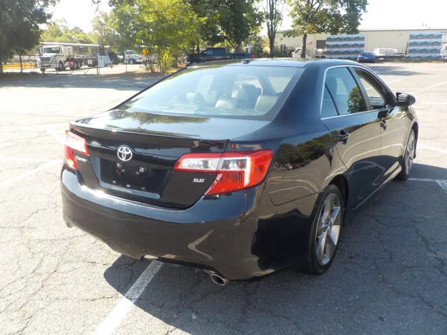 2012 Toyota Camry SE photo 8