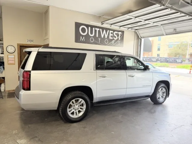 2019 Chevrolet Suburban LT - Photo 8