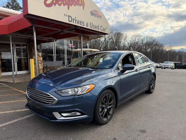 2018 Ford Fusion SE's photo