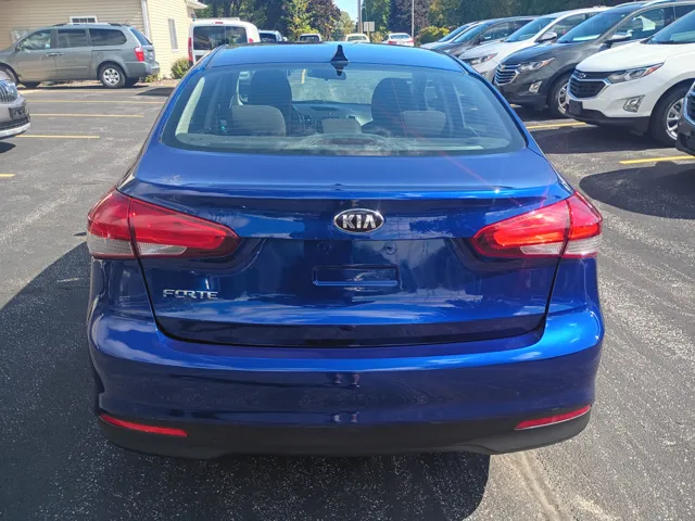 2017 Kia Forte LX Base photo 4