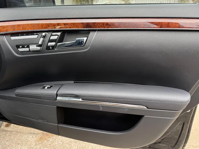 2010 Mercedes Benz S 550 photo 3