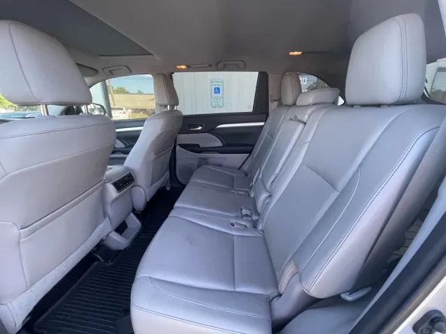 2015 Toyota Highlander XLE - Photo 13