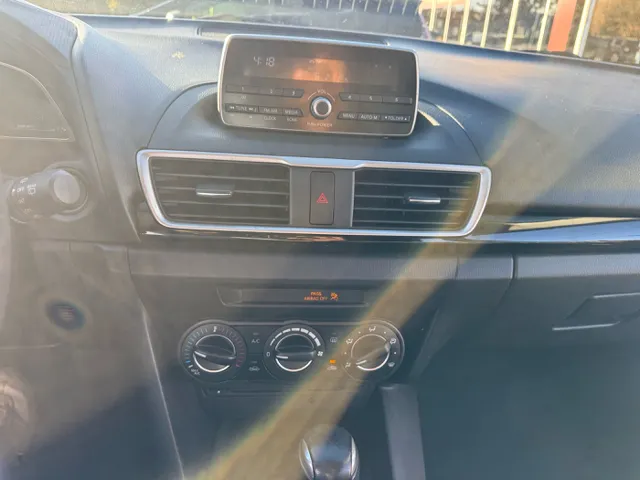 2014 Mazda MAZDA3 i Touring - Photo 13