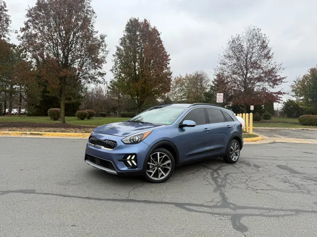 2022 Kia Niro Touring SE's photo