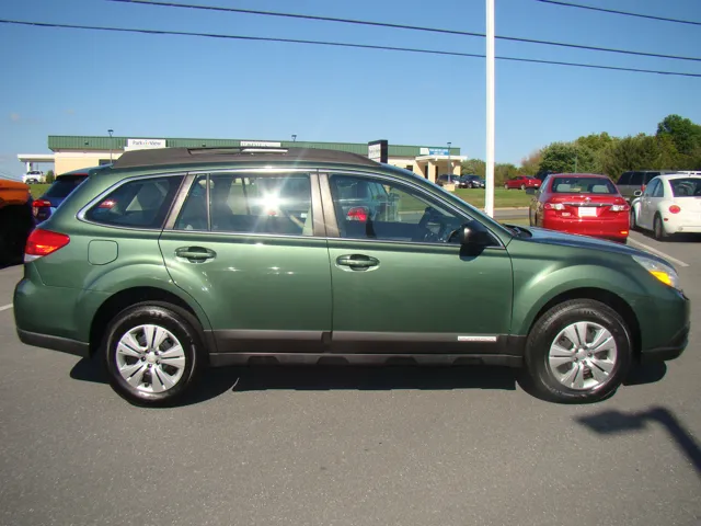 2010 Subaru Outback 2.5i's photo