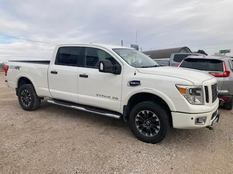 2017 Nissan Titan XD Pro-4X's photo