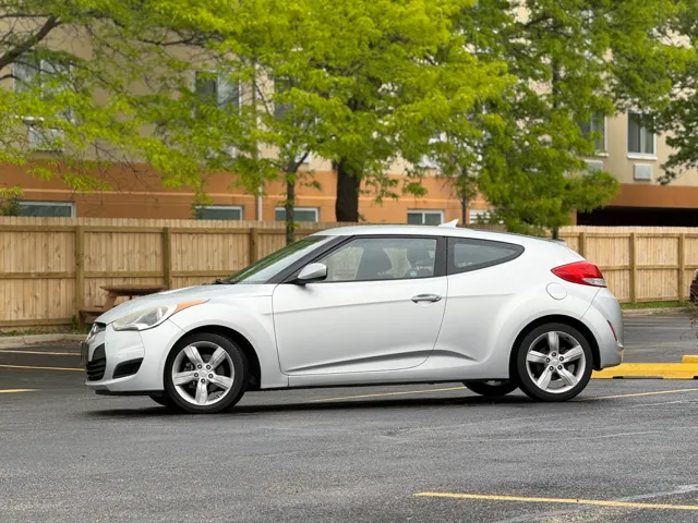 2015 Hyundai Veloster Base - Photo 6
