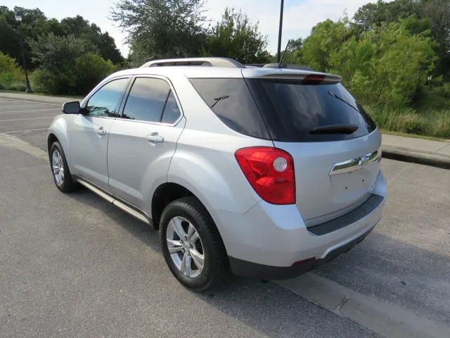 2015 Chevrolet Equinox LT photo 2