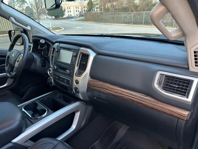 2017 Nissan Titan SL - Photo 10