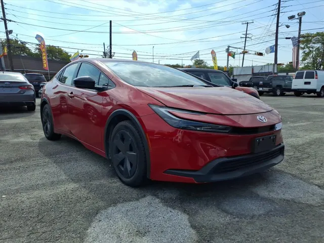 2023 Toyota Prius LE's photo