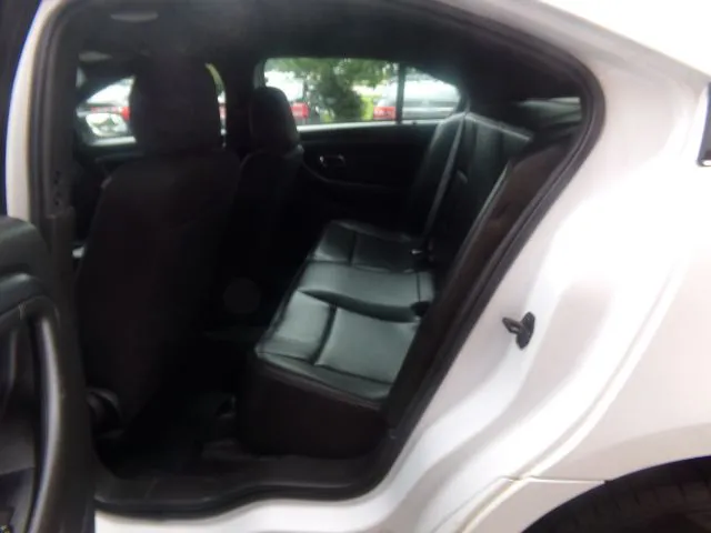 2015 Ford Taurus - Photo 5