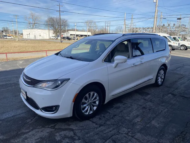 2018 Chrysler Pacifica Touring L's photo