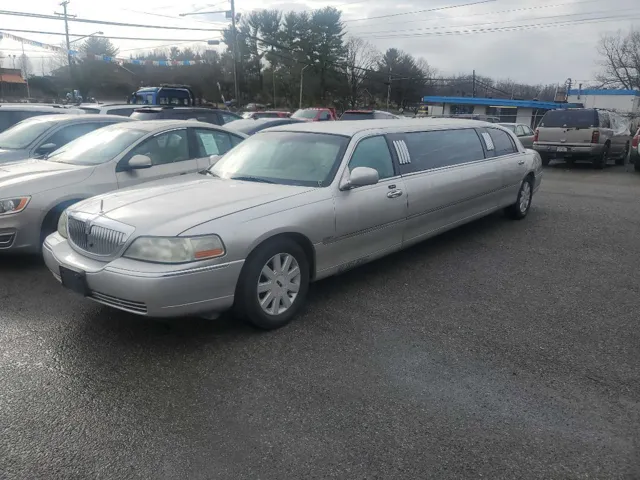 2005 Lincoln Town Car Executive