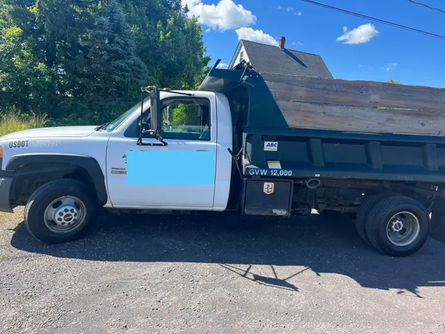 2004 GMC Sierra's photo