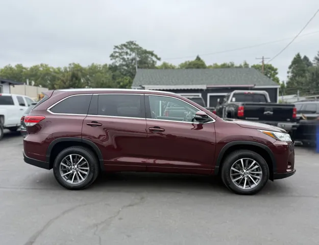 2017 Toyota Highlander SE photo 3