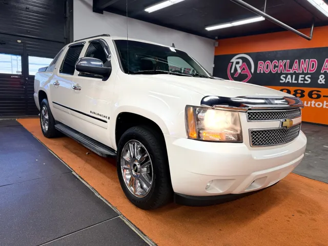2010 Chevrolet Avalanche 4WD Avalanche LTZ's photo