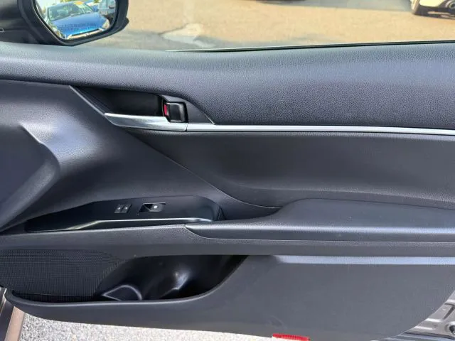 2020 Toyota Camry LE - Photo 30