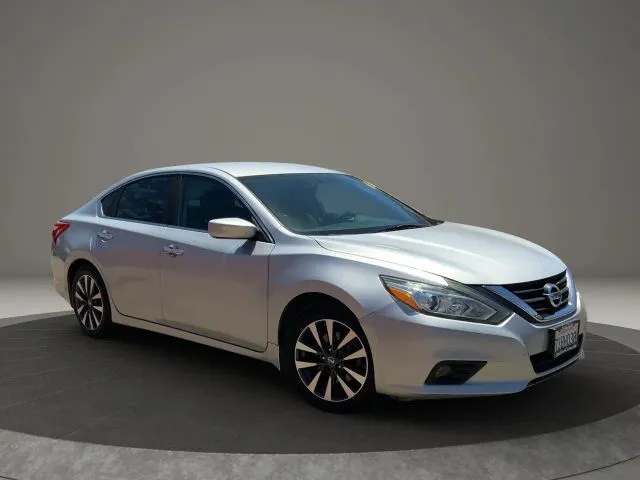 2016 Nissan Altima 2.5 SV FWD photo