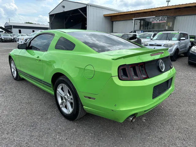 2013 Ford Mustang Base photo 3