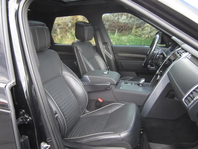 2023 Land Rover Discovery Metropolitan Edition - Photo 12