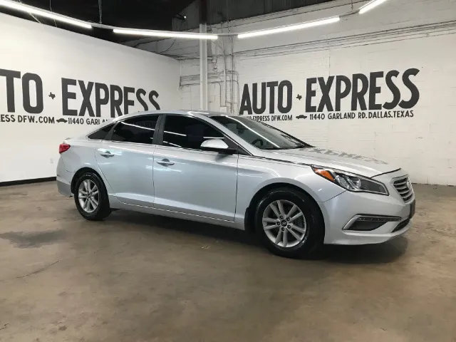 2015 Hyundai Sonata SE's photo