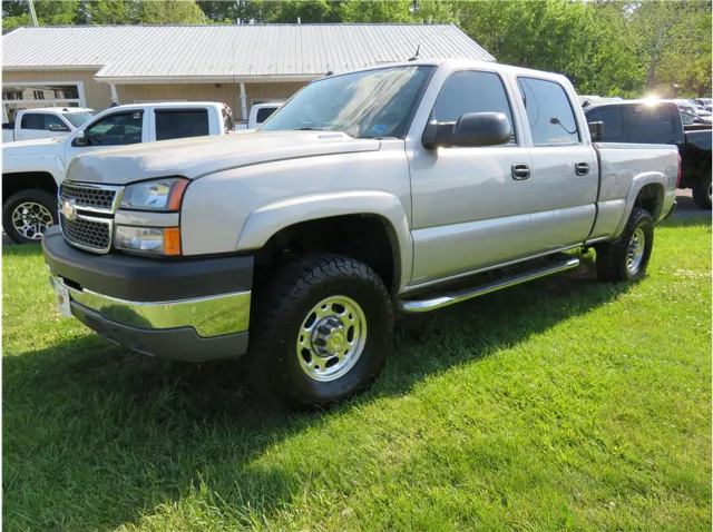 2005 Chevrolet Silverado HD LT 4WD Crew Cab SWB's photo