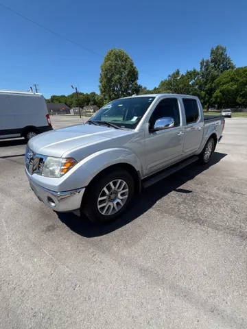 2010 Nissan Frontier 4.0 LE Crew Cab 4X2 AT's photo