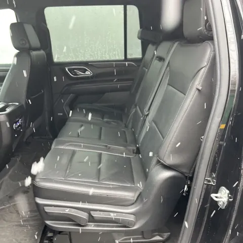 2021 Chevrolet Suburban LT - Photo 18