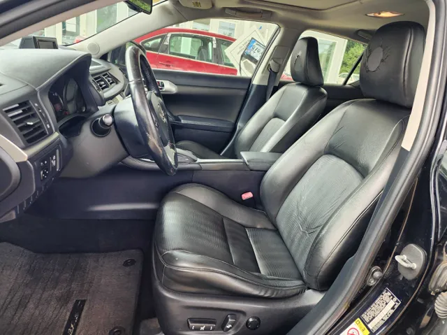 2012 Lexus CT 200h photo 11