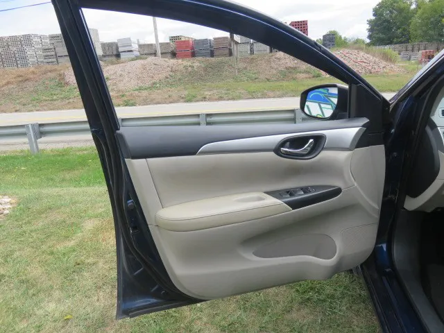 2017 Nissan Sentra photo 12