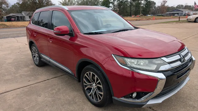 2017 Mitsubishi Outlander SEL's photo