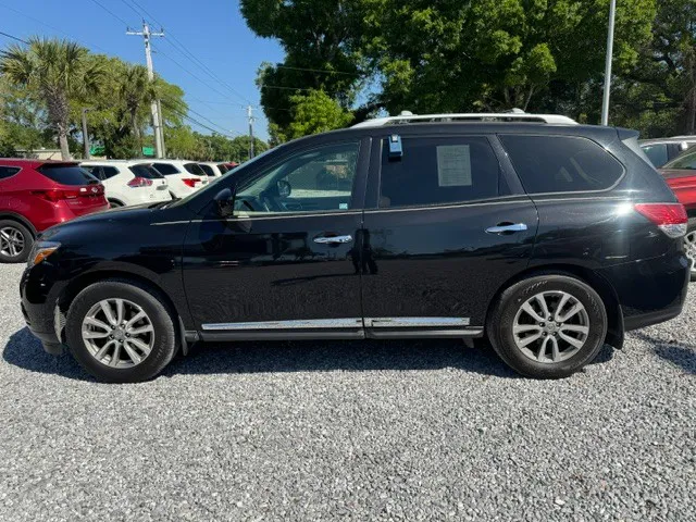 2016 Nissan Pathfinder SL 2WD's photo