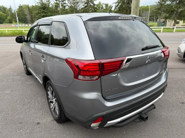 2016 Mitsubishi Outlander SE - Photo 6