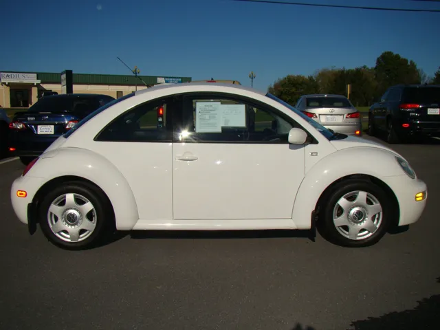 2002 Volkswagen New Beetle GL's photo