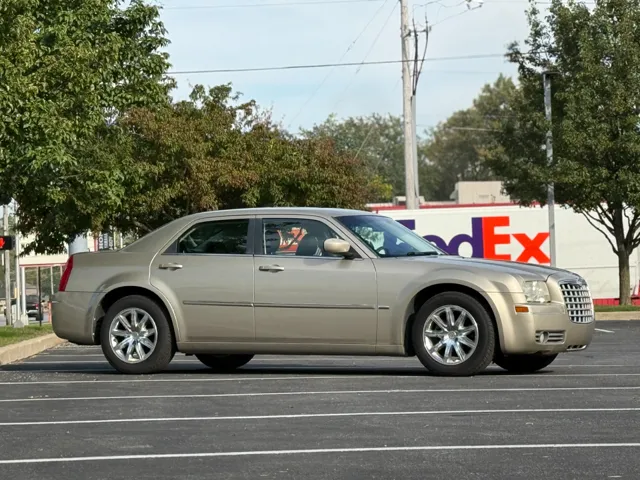 2009 Chrysler 300 Touring photo 3