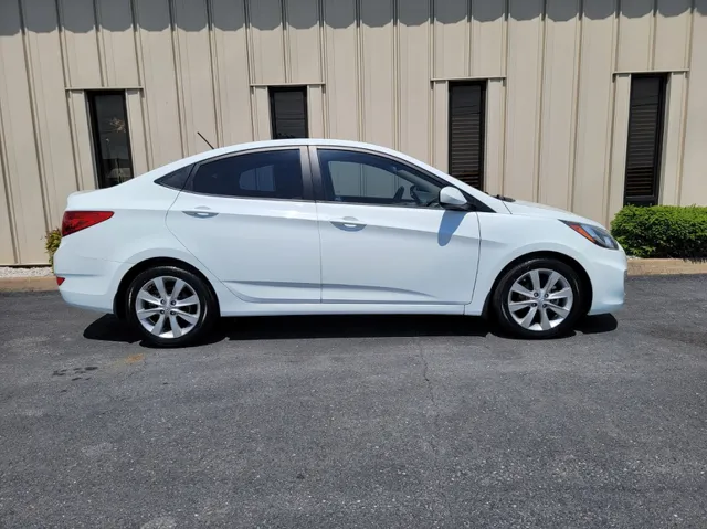 2013 Hyundai Accent GLS 4-Door 6-Speed Automatic's photo