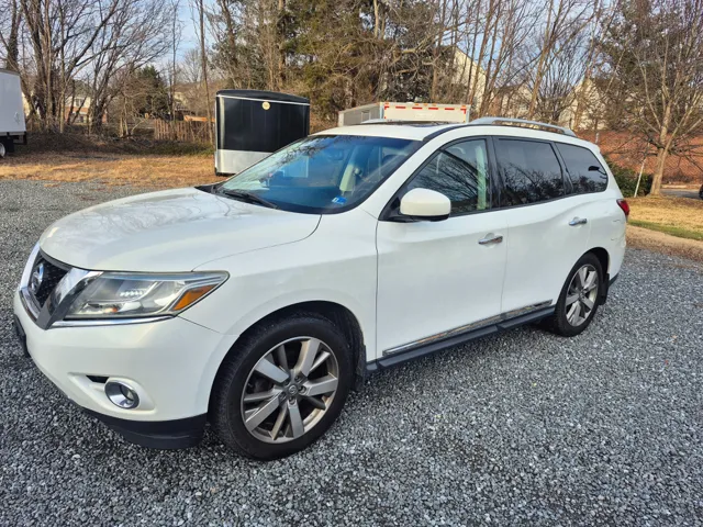 2013 Nissan Pathfinder Base's photo