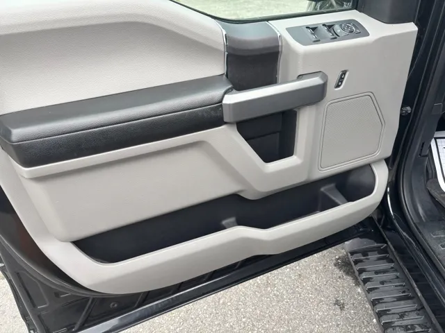 2015 Ford F-150 XLT photo 12