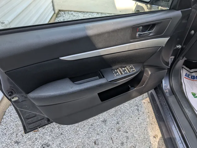 2013 Subaru Legacy 2.5i photo 6