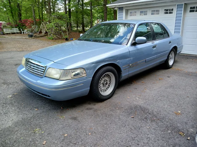 2001 Ford Crown Victoria