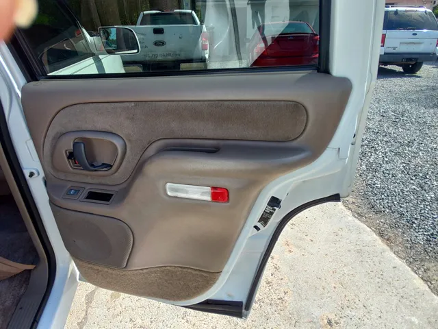 1998 Chevrolet Tahoe LS - Photo 16