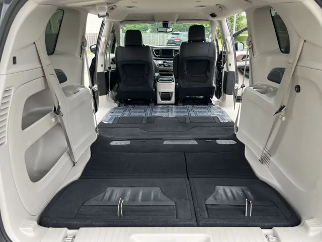2018 Chrysler Pacifica Touring L photo 5