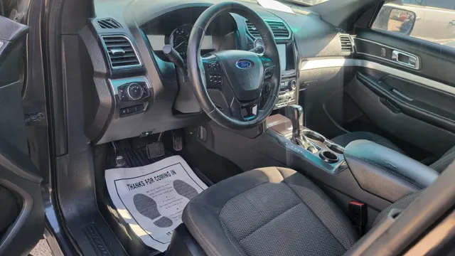 2017 Ford Explorer XLT - Photo 9