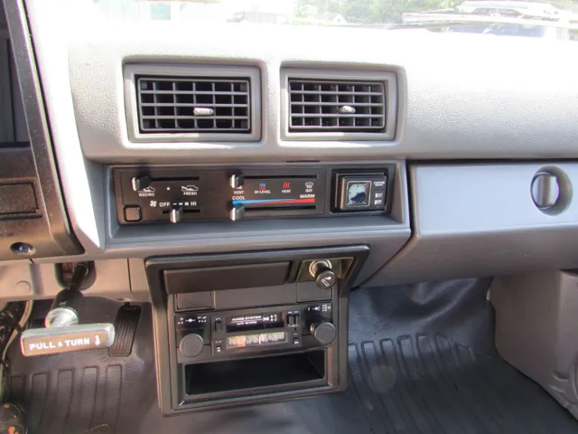1986 Toyota Pickup - Photo 13
