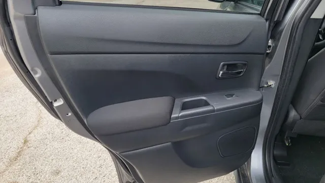 2020 Mitsubishi Outlander Sport ES - Photo 13