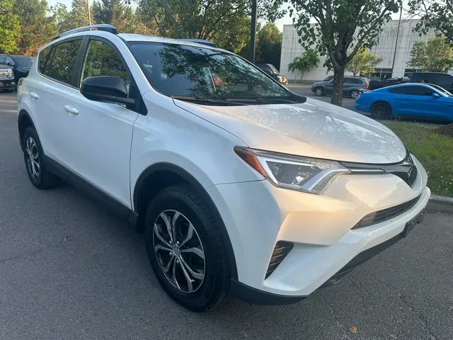 2017 Toyota RAV4 LE AWD's photo