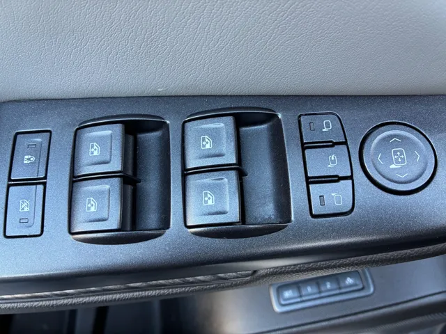 2015 Chevrolet Suburban LT - Photo 14